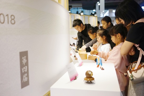 从纸上创意到匠心载体——栉佩之美·谭木匠设计大赛10年回溯