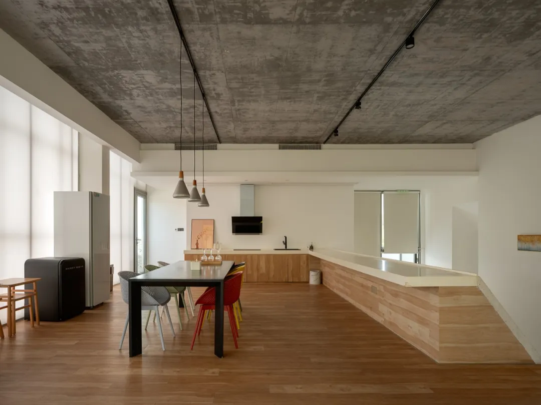 竹海岩间，国色渐显 | 冠珠瓷砖与课间酒店的空间美学实践