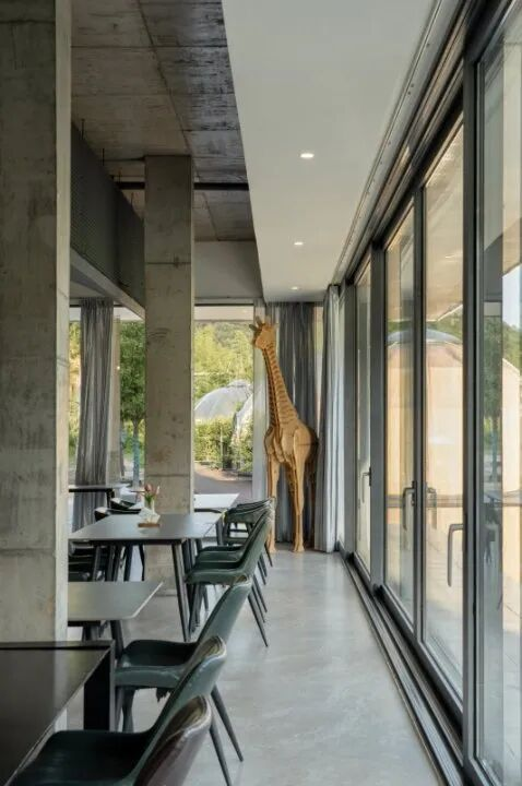 竹海岩间，国色渐显 | 冠珠瓷砖与课间酒店的空间美学实践